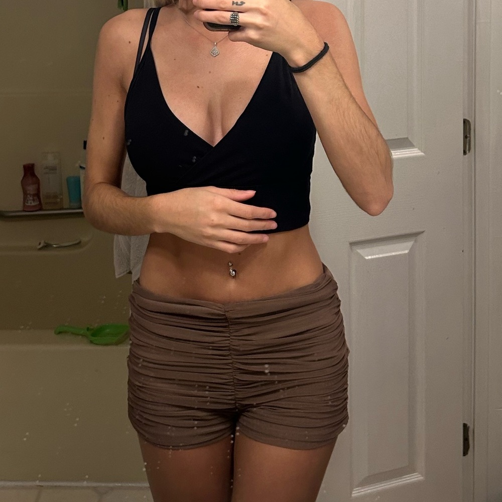 Honeybum Ruched Shorts - Picture 3 of 5